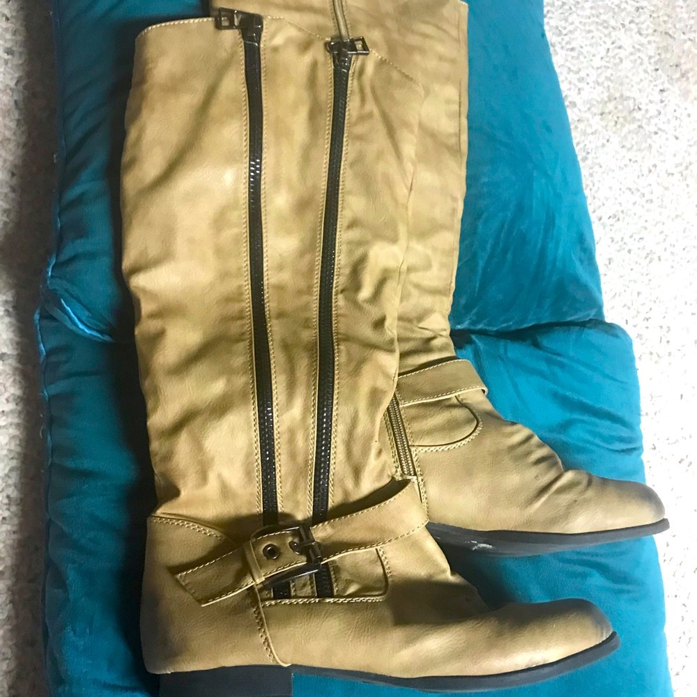 Buckle boots sz 9